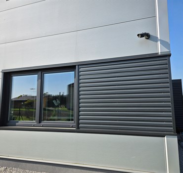 Detail výplně otvorů montované haly