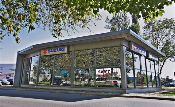 Autosalóny, autoservisy a STK